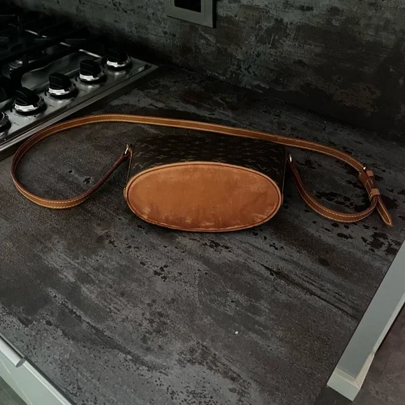 Authentic Louis Vuitton Drouot Crossbody Bag - Picture 2 of 8